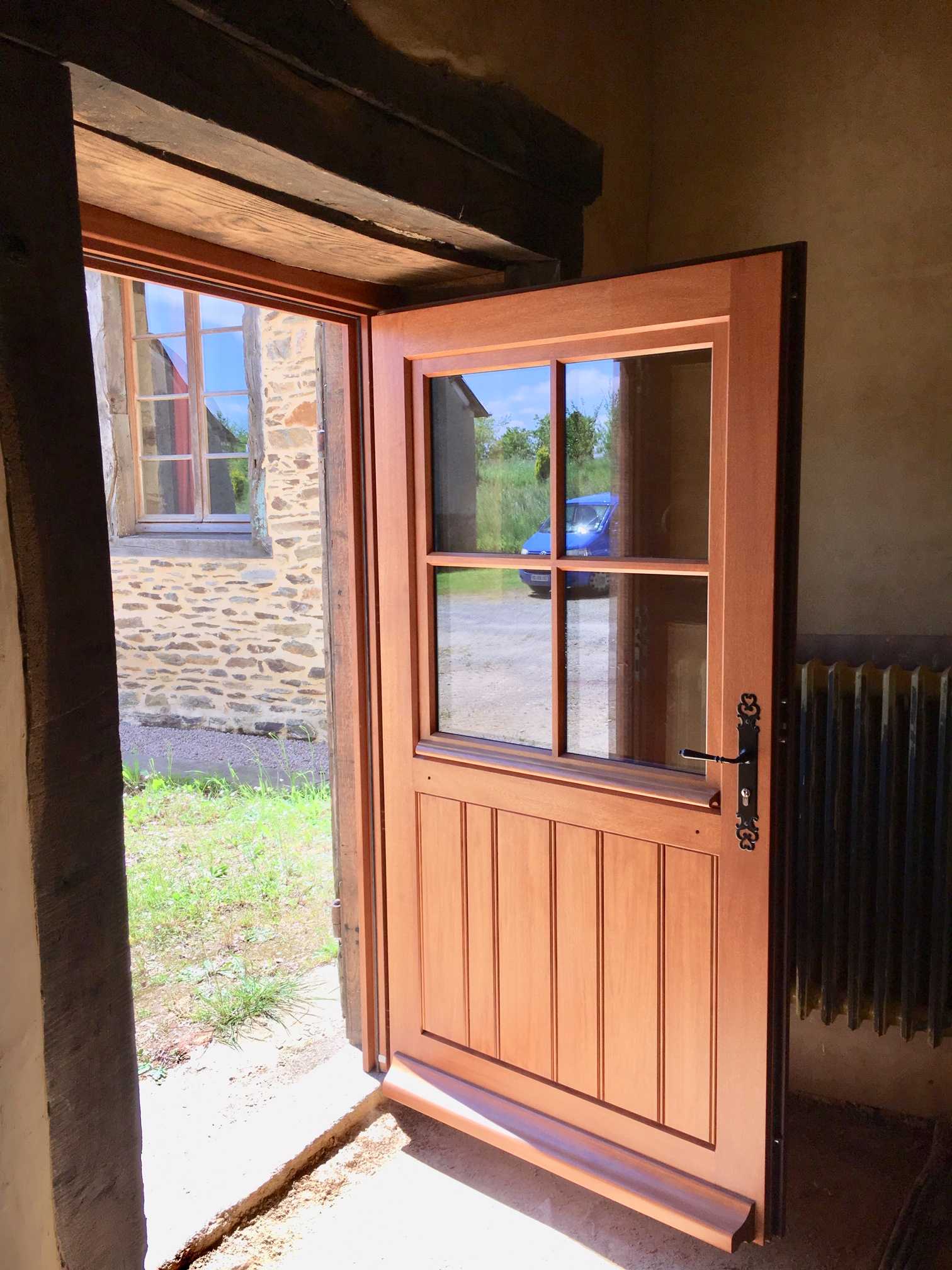 Porte en bois exotique sur mesure