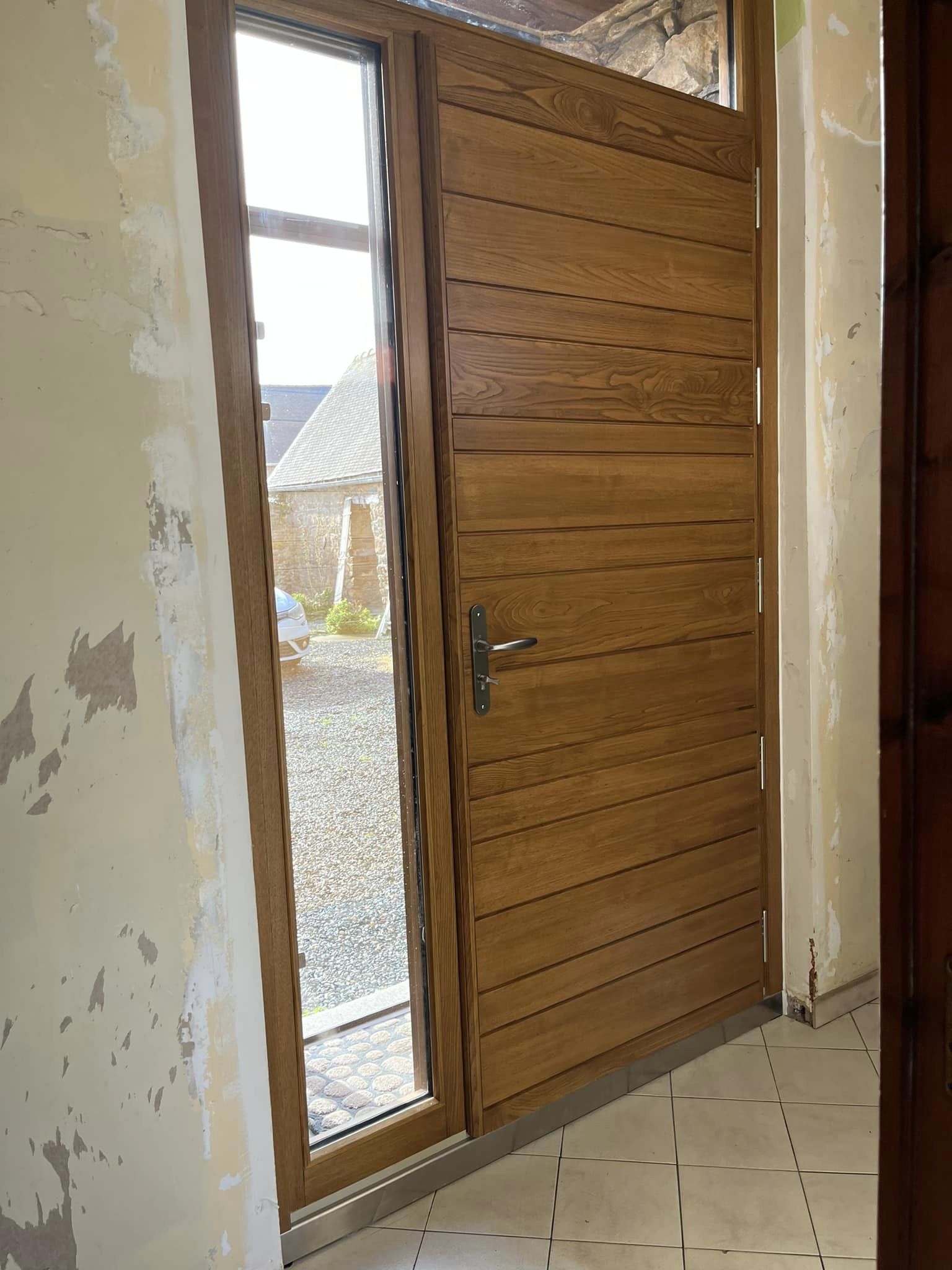 Porte d’entrée en châtaignier avec fixe et imposte création et fabrication Rouault